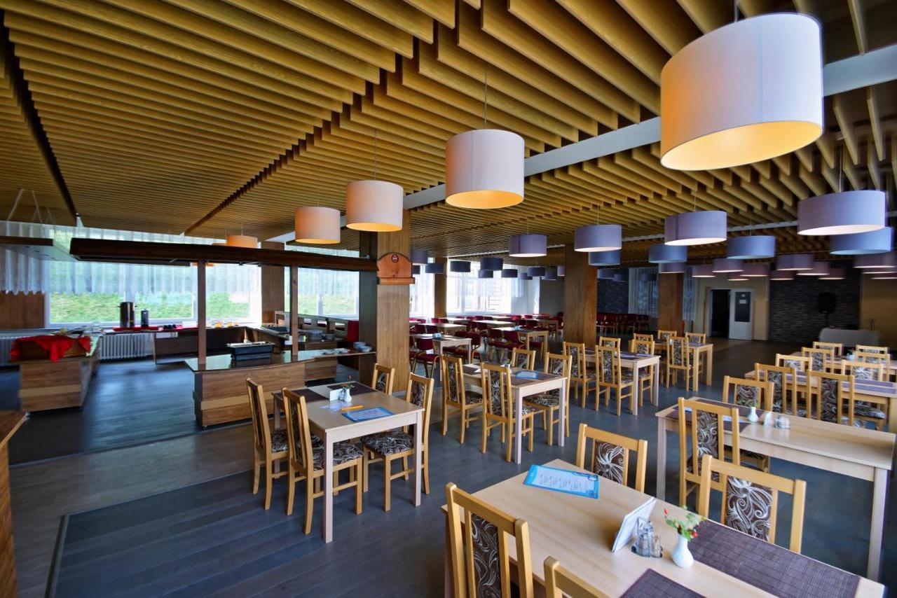 Horsky Hotel Jelenovska S Bazenem V Cene Valašské Klobouky Exterior foto