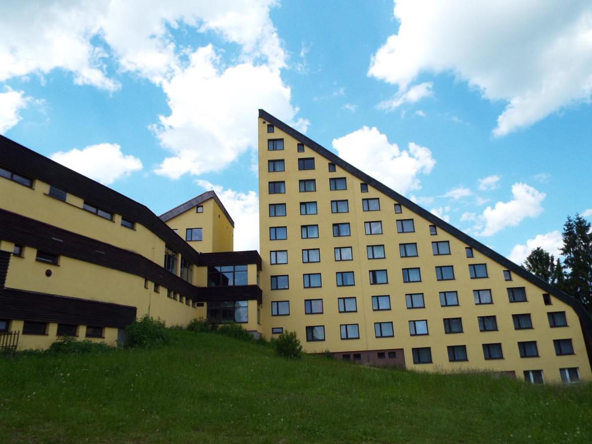 Horsky Hotel Jelenovska S Bazenem V Cene Valašské Klobouky Exterior foto