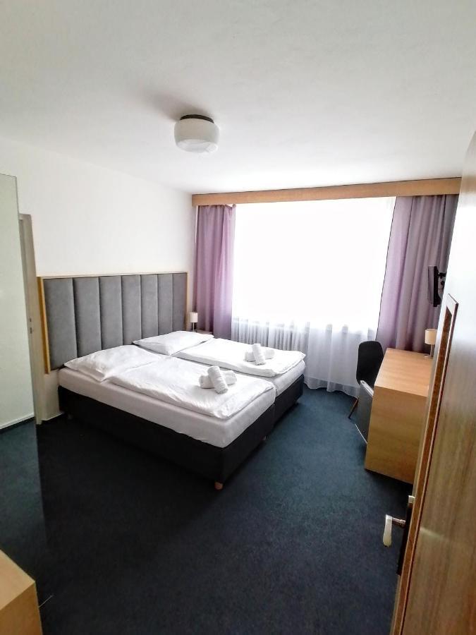 Horsky Hotel Jelenovska S Bazenem V Cene Valašské Klobouky Exterior foto