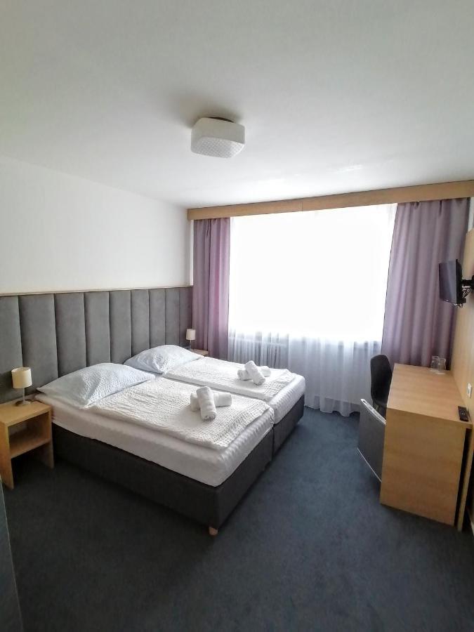 Horsky Hotel Jelenovska S Bazenem V Cene Valašské Klobouky Exterior foto