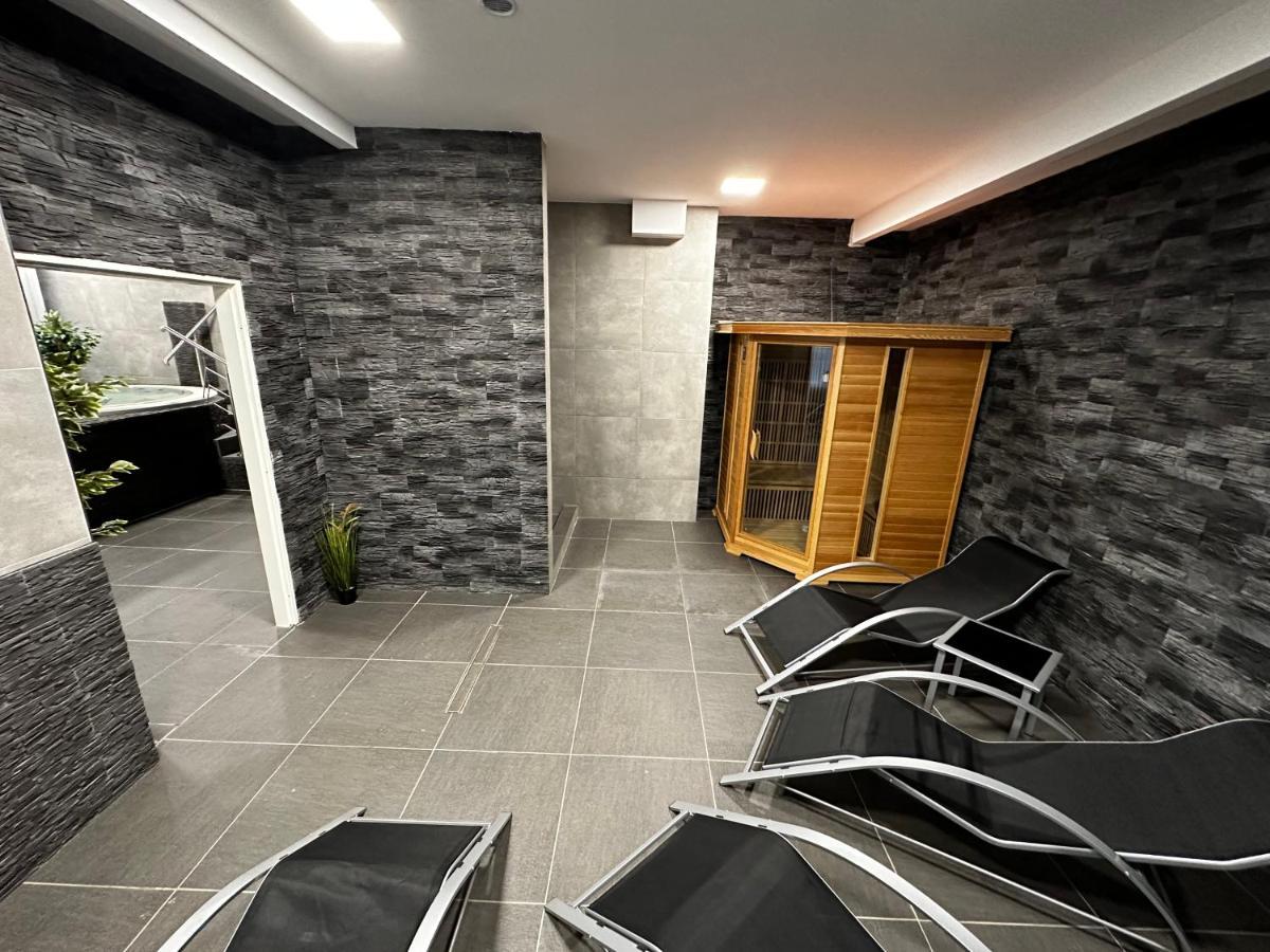 Horsky Hotel Jelenovska S Bazenem V Cene Valašské Klobouky Exterior foto