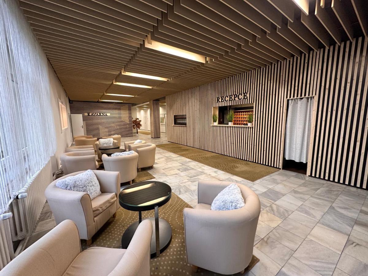Horsky Hotel Jelenovska S Bazenem V Cene Valašské Klobouky Exterior foto