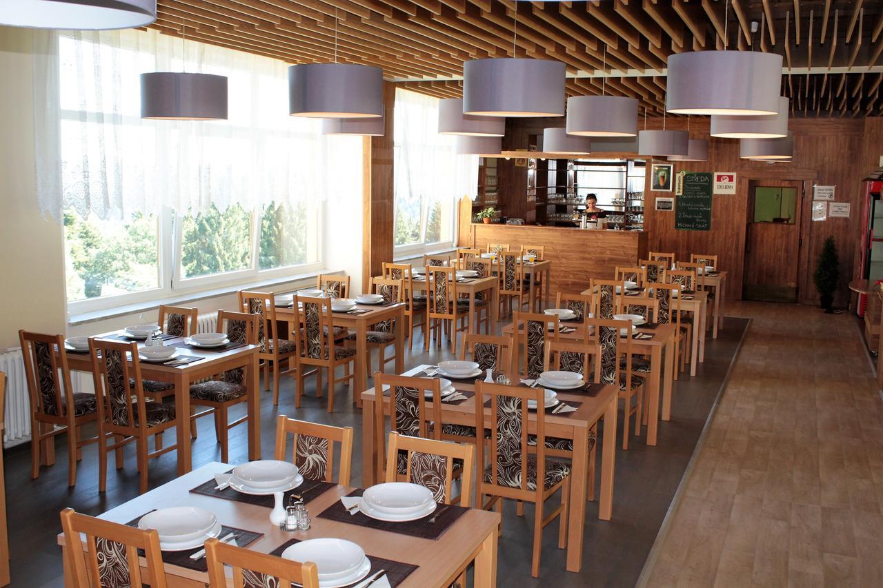 Horsky Hotel Jelenovska S Bazenem V Cene Valašské Klobouky Exterior foto