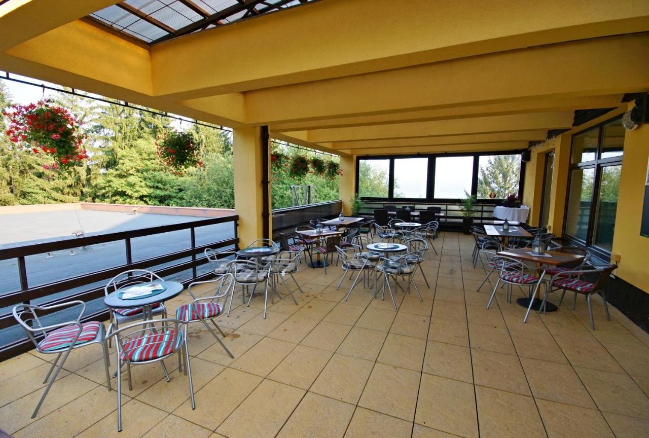 Horsky Hotel Jelenovska S Bazenem V Cene Valašské Klobouky Exterior foto