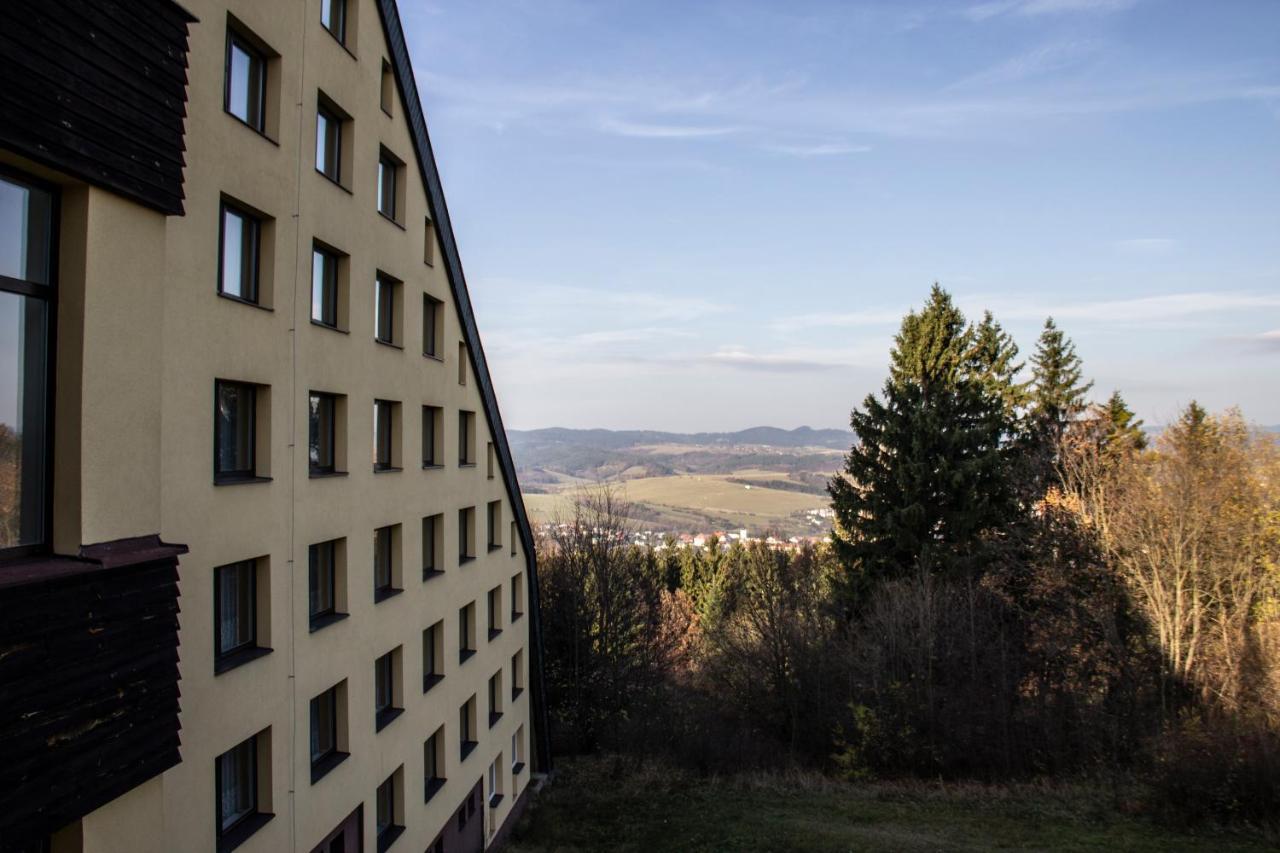 Horsky Hotel Jelenovska S Bazenem V Cene Valašské Klobouky Exterior foto