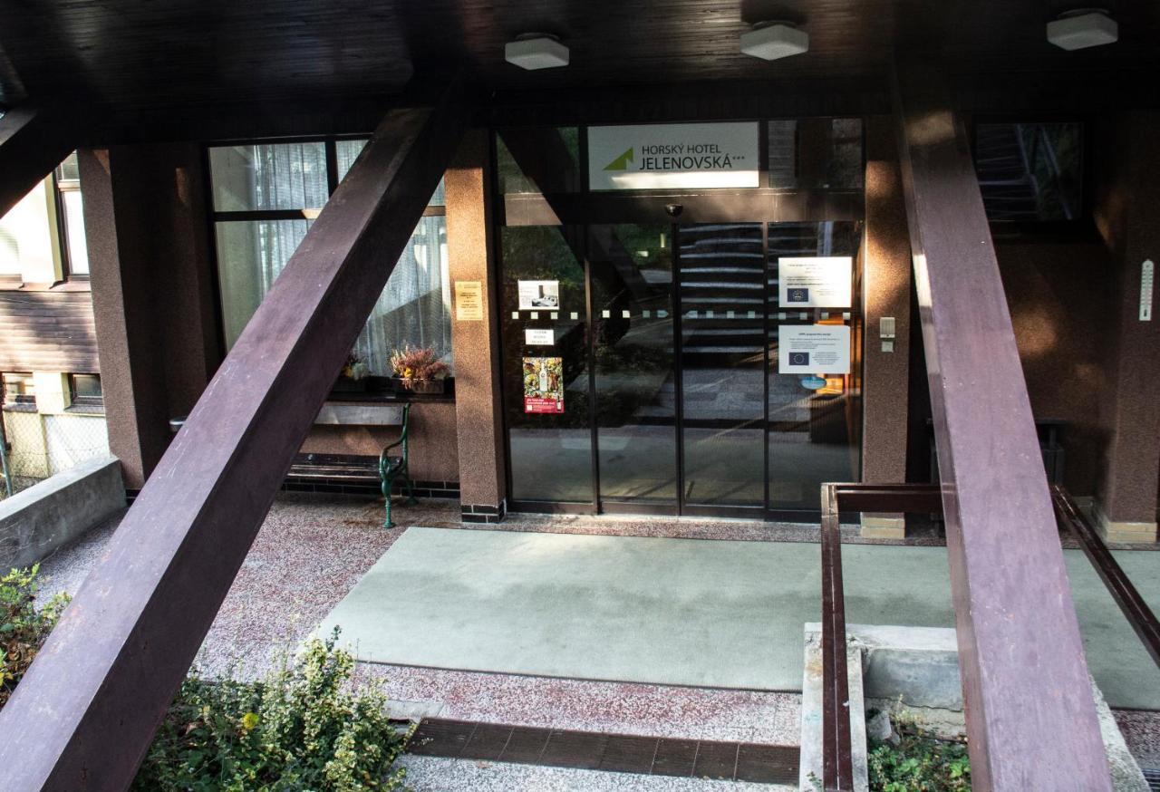 Horsky Hotel Jelenovska S Bazenem V Cene Valašské Klobouky Exterior foto