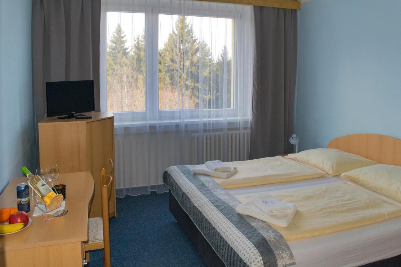 Horsky Hotel Jelenovska S Bazenem V Cene Valašské Klobouky Exterior foto